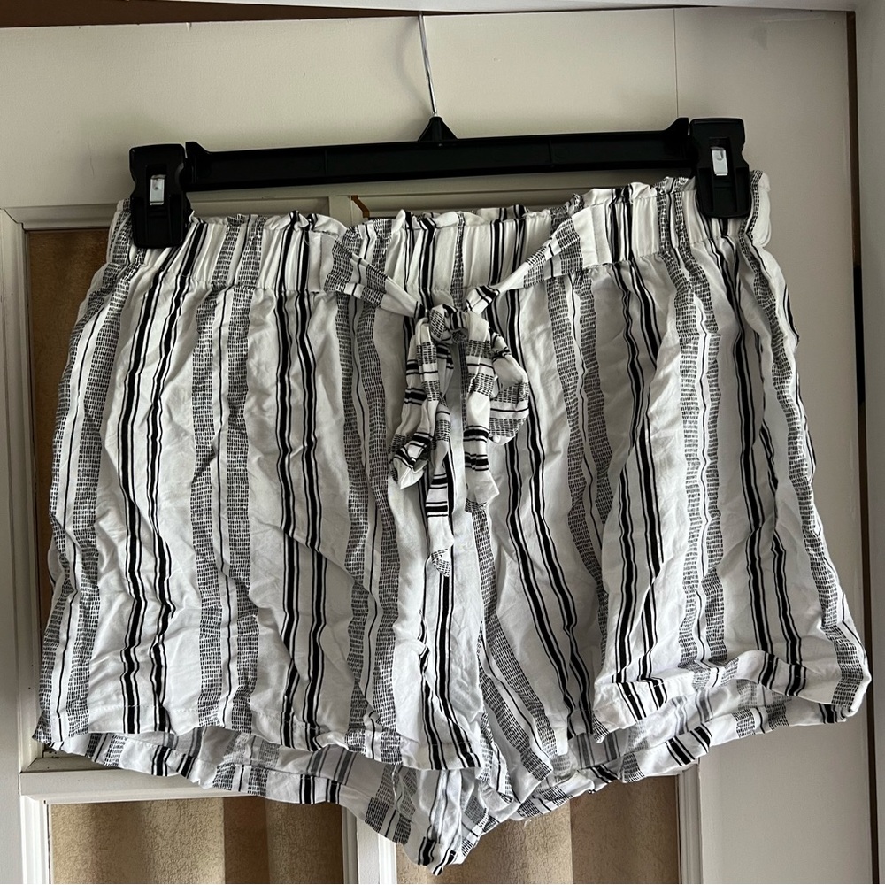 size L, black and white striped linen shorts & never worn
